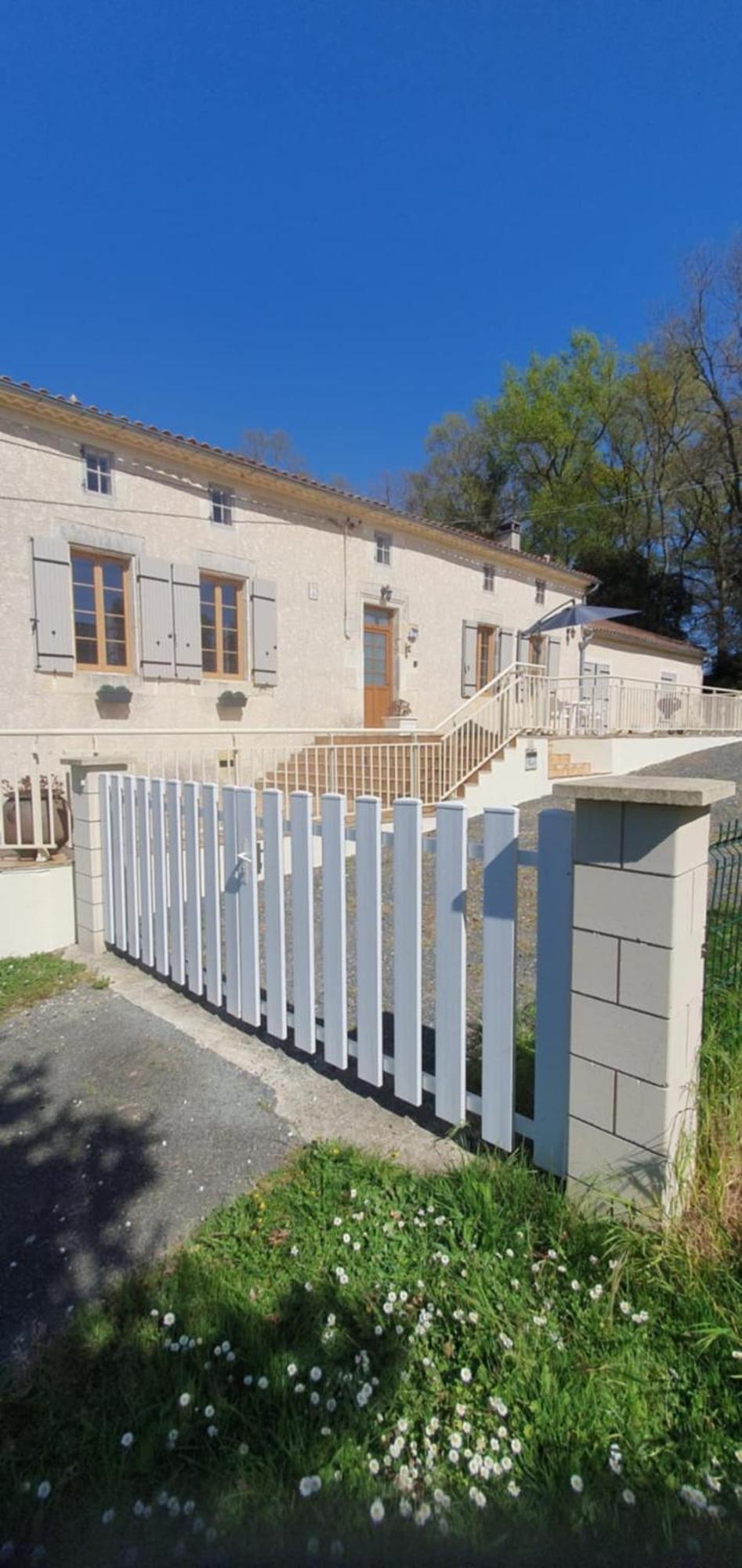 Maison 2 Chambres Au Calme Saint-Bonnet-sur-Gironde Exterior foto
